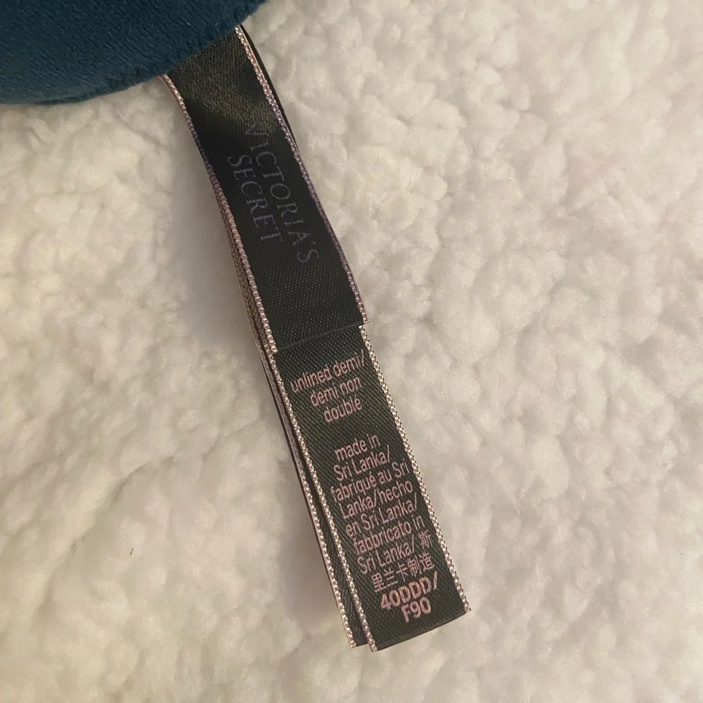 New! Victoria’s Secret shine logo strap unlined lace demi bra 4822